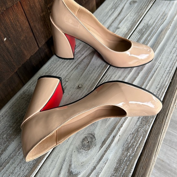 Christian Louboutin Nude Patent Leather Pumps Size 39. Runs a size big. - Picture 6 of 10